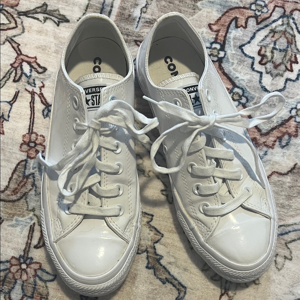 Converse All-Star White Low-Tops women’s 7 men’s 5